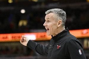 生怕跑了?Stein：尼克斯申请面试多诺万 促成了公牛与其续约